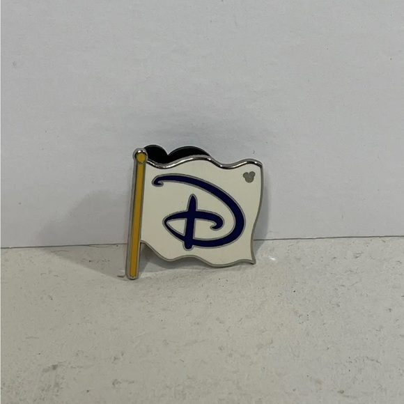 2008 Disney Hidden Mickey Series III Fun Icons Magic Kingdom Flag Pin Authentic - Picture 1 of 3